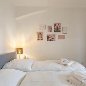 Apartment Xxxl Bed/ Free Parking/, Wien
